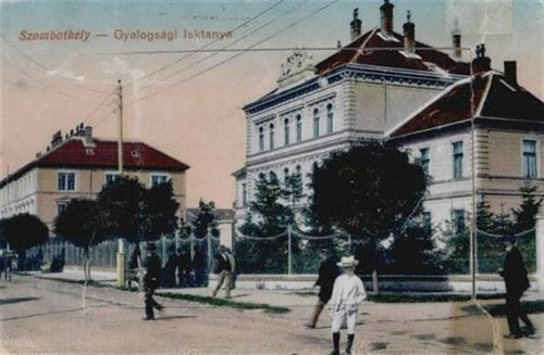 Szombathely Szombathely (Ungarn) Leporello II- (Stauchungen, Ecken abgestossen, minimaler Einriss)