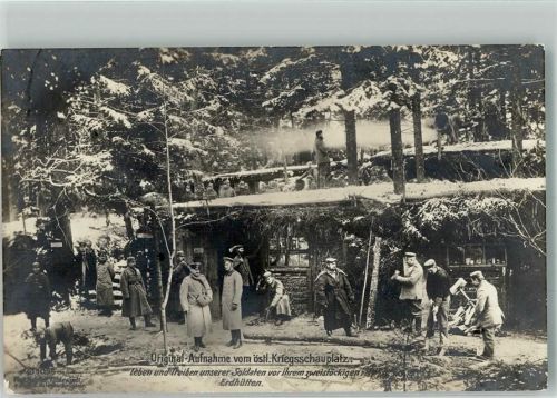 1915 Soldaten vor ihren 2-stöckigen Erdhütten