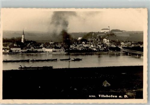 Vilshofen Panorama der Stadt mit Benediktiner-Abtei Schweiklberg und Stadtpfarrkirche St. Johannes