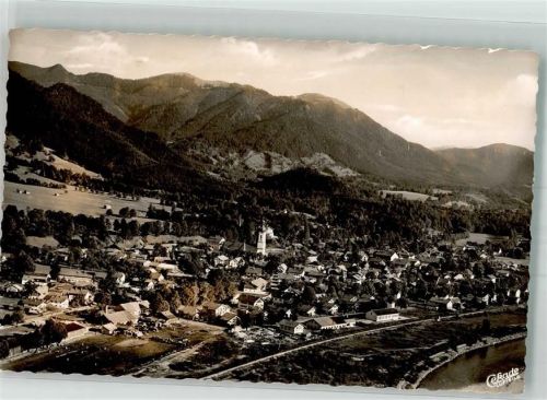 Lenggries Fliegeraufnahme des Ortes mit St. Jakob Kirche Seekar und Schönberg