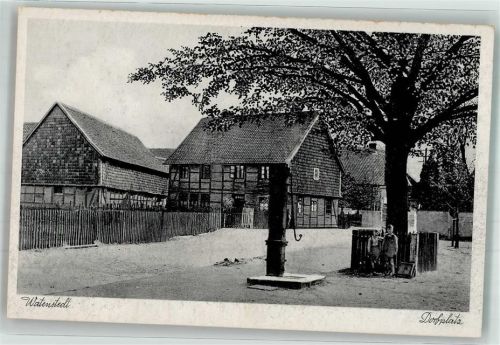 Watenstedt Dorfplatz mit Schwengelbrunnen und Dorflinde