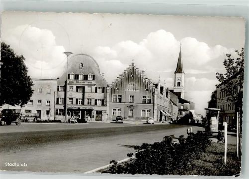Osterhofen Stadtplatz mit Kirche St. Cyriak Litfaßsäule Fotograf Zizlsperger