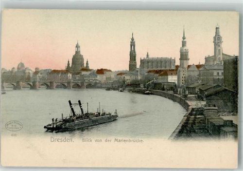 Dresden Augustusbrücke mit Frauenkirche Hofkirche und Hausmannsturm Elbeschiff