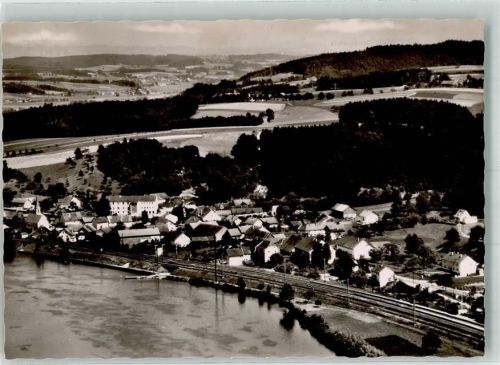 Sandbach Fliegeraufnahme des Ortes an der Donau