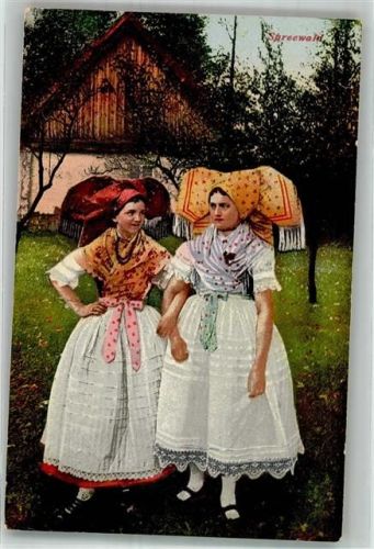 1921 Zwei junge Frauen in landestypischer Tracht