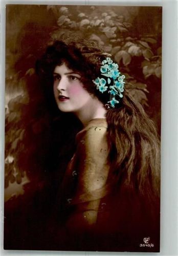 1912 Junge Frau mit Blumen im langen Haar Frisur Nr. 3545/6