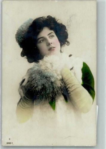 1910 Portrait einer eleganten jungen Frau in warmer Winterkleidung PH 6188-1