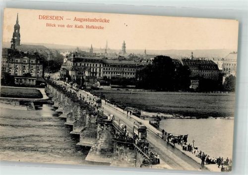 Dresden Die Augustusbrücke mit Dreikönigskirche Straßenbahn