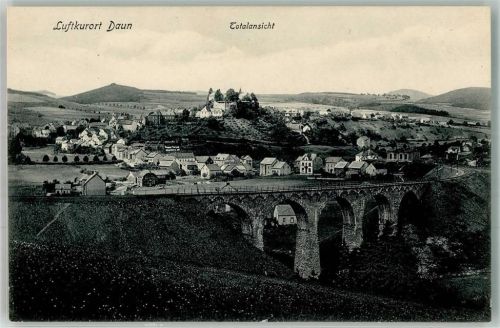 Daun 1910 Panorama des Ortes mit Viadukt und Burg Daun