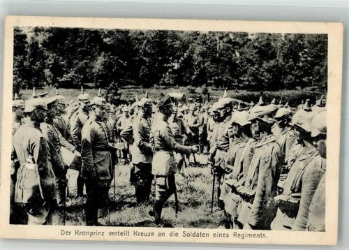 Verteilt Kreuze an die Soldaten eines Regiments Militärisch zensiert