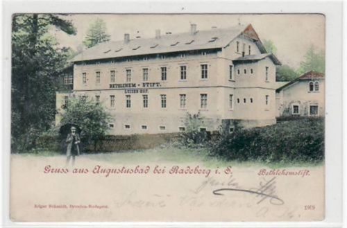 Liegau-Augustusbad Augustusbad mit Bethlehem-Stift gelaufen, Stempel nicht lesbar, um 1900 Leicht abgerundete Ecke n, kleiner Knick oben links und unten rechts, sonst gut erhalten.