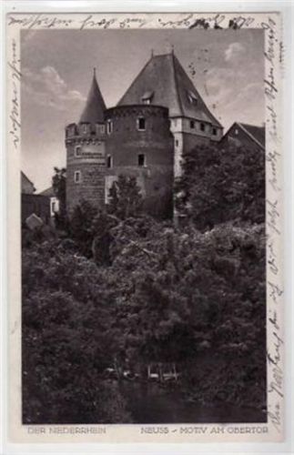 Neuss Neuss mit Motiv am Obertor gelaufen, mit Marke und Stempel von 1917. Leichte Stempelspuren, leichter Bug oben rechts und links, sonst gut erhalten