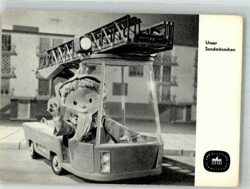 Das Sandmännchen im Feuerwehrauto DDR Deutscher Fernsehfunk Fotograf Gisela Krzywinski