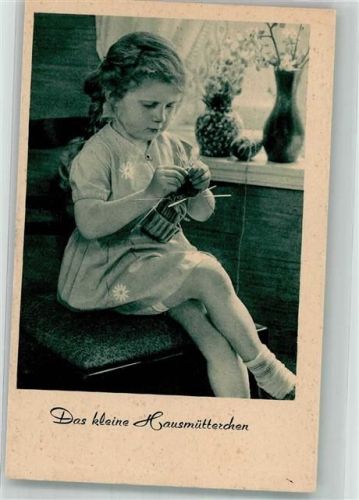1942 Ein kleines Mädchen bei der Näharbeit Feldpost WK II Hemhofen