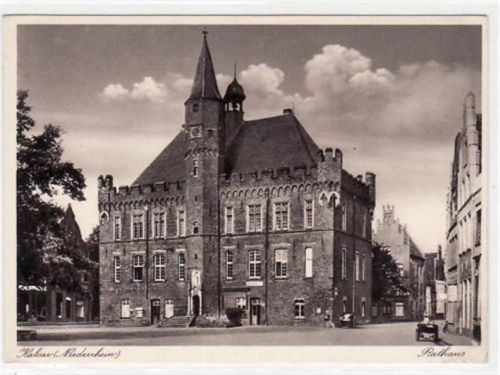Kalkar mit Rathaus ungelaufen An den Ecke n und am Rand oben in der Mitte leichter Bug, sonst gut erhalten