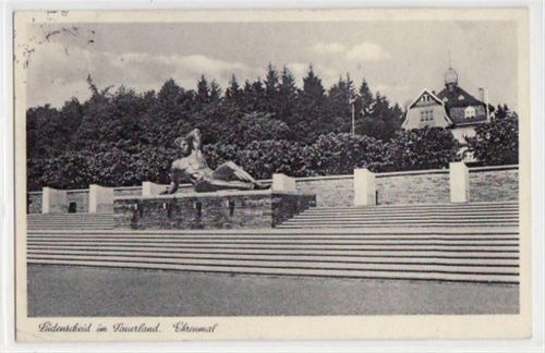 Lüdenscheid Lüdenscheid mit Ehrenmal gelaufen von 1940. Leichte Stempelspuren, kleiner Knick unten links, sonst gut erhalten