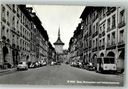 Bern Kramgasse und Zeitglockenturm Oldtimer VW Käfer