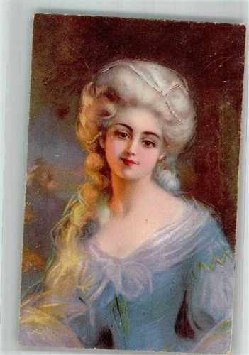 1921 Elegante junge Frau in klassischem Kleid mit Perlenschmuck im Haar