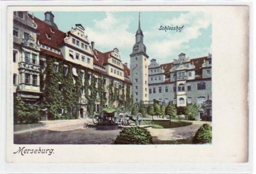 Merseburg mit Schlosshof. Postalisch nicht befördert, frühe Karte, da Anschriftsseite noch ungeteilt. Oxydationsspuren rechter Rand, sonst gut erhalten.