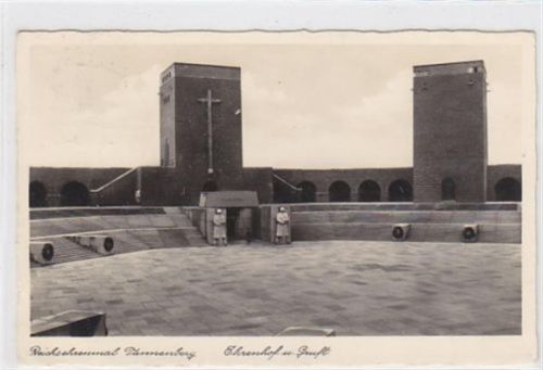Hohenstein Reichsehrenmal Tannenberg bei Hohenstein - Olsztynek / Kreis Osterode - Ostróda. Ehrenhof und Gruft mit zwei Soldaten gelaufen 1936. Gute Erhaltung.