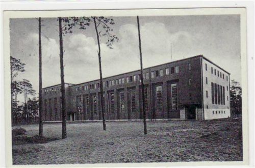 Berlin Charlottenburg mit Deutscher Turnschule gelaufen von 1932. Leichter Schrift- und Stempeldurchdruck, sonst gut erhalten