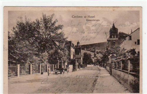 Cochem Cochem a.d. Mosel mit Partie in der Ravenéstraße gelaufen, Marke entfernt. Leichter Knick Kartenmitte, Vorder- und Rückseite stockfleckig, sonst gut erhalten