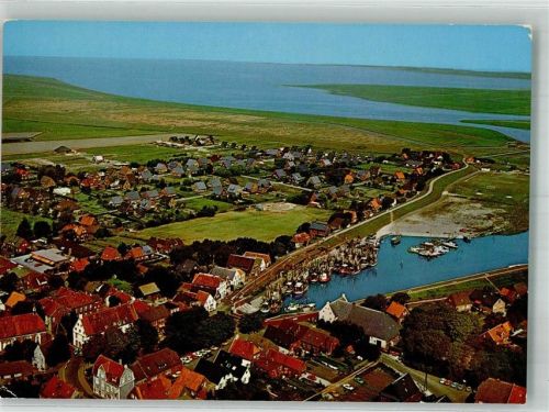 Greetsiel Fliegeraufnahme des Ortes mit Fischereihafen