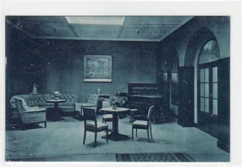 Abgebildet ist das Musikzimmer der Jugendbund-Hauptstelle und des Erholungsheims in Woltersdorf bei Erkner. Postalisch gelaufen 1938. Gute Erhaltung.