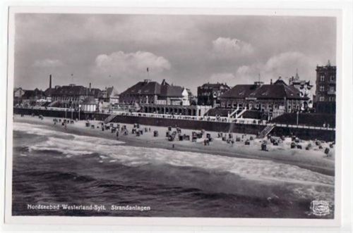 Westerland a. Sylt mit Strandanlagen. ungelaufen handschriftliches Datum von 1935. Leicht stockfleckig, sonst gut erhalten