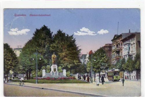 Berlin Spandau mit Bismarckdenkmal gelaufen von 1915 kleiner Knick oben links, leichte Eckabschürfungen, leichter Stempeldurchdruck, sonst gut erhalten