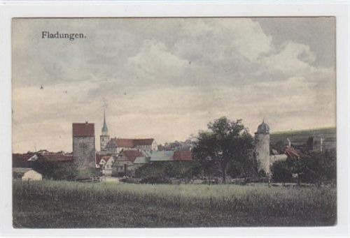 Fladungen mit Gesamtansicht gelaufen, mit Marke und Stempel von 1912. Leichter Stempeldurchdruck, kleiner Knick unten links, leicht fleckig, sonst gut erhalten
