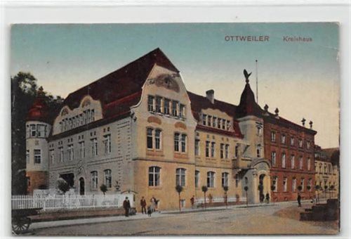 Ottweiler. ein Blick auf das Kreishaus. Karte beschrieben leichte Abschürfungen, kleiner Knick oben rechts, sonst gut erhalten