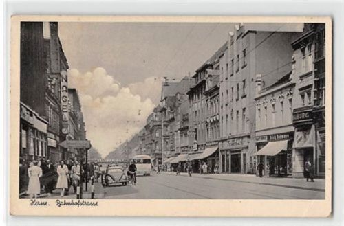 Herne in Westfalen. Belebte Bahnhofstraße gelaufen. Leichter Stempeldurchdruck, kleiner Knick oben und unten rechts, sonst gut erhalten