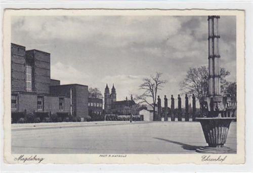 Magdeburg Magdeburg. Ehrenhof gelaufen, Marke entfernt kleiner Knick unten links, sonst gut erhalten