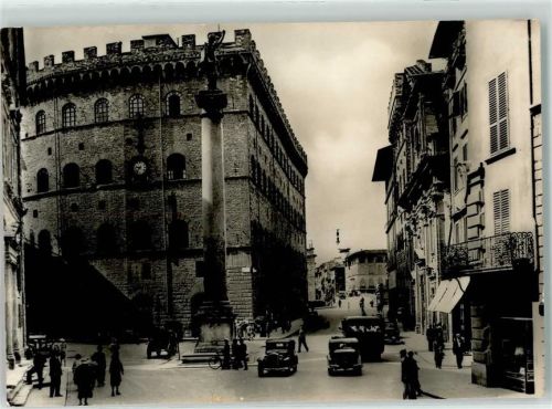 Firenze Tamalnoni Straße Autos Fahrrad Uhr Säule Geschäfte