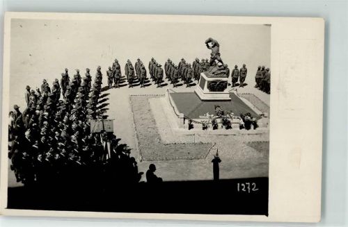 Kriegerdenkmal Kranzniederlegung Soldaten Uniform