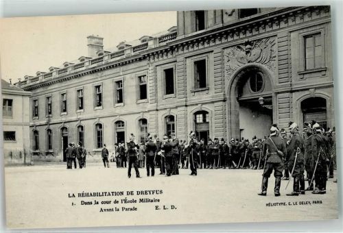 Rehabilitation Kommandant Dreyfus Im Hof der Militärschule