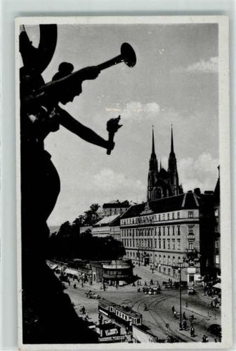 Brno Bahnhof Tram Verkehr Kirche Statue Fackel