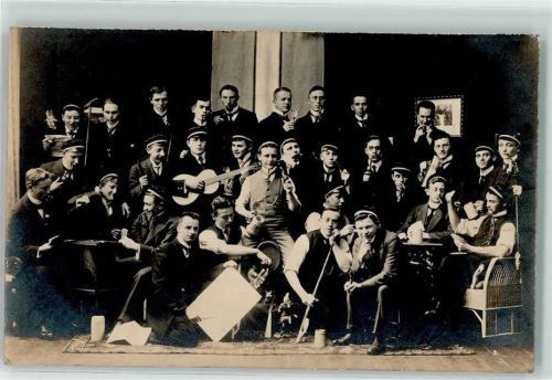 35576 W6330 Wetzlar 1914 Privatfoto AK Gruppenbild Männer Musik Gitarre Pfeife Bierkrug Zeitung Zigarette