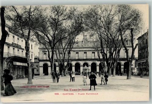Castres Place Nationale Le Tarn Mann Frau Kind Zeitung Maggi Uniform