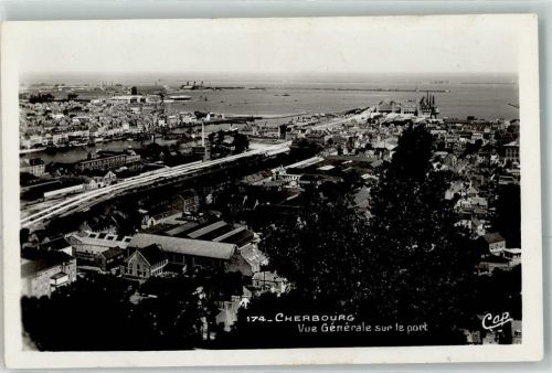 Cherbourg-Octeville Blick auf den Hafen Bahnlinie