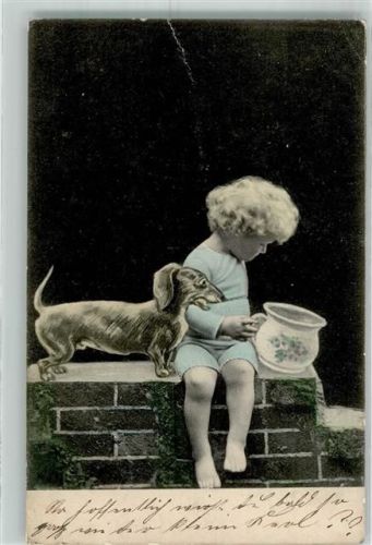 1906 Kleines Kind mit Hund und Nachttopf