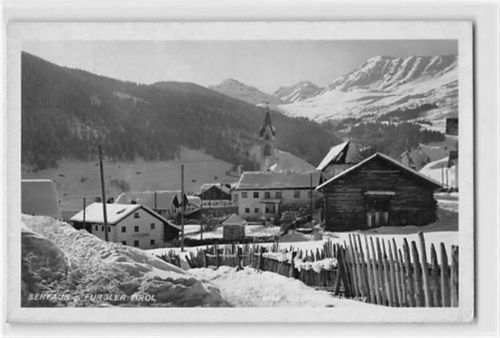 Serfaus in Tirol. Gesamtansicht mit Kirche gegen Furgler im Winter ungelaufen Gute Erhaltung.