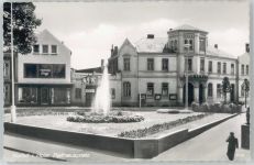 24589 W2353 Nortorf b Neumünster - Rathausplatz, Lichtburg, Springbrunnen