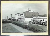 27472 W2190 Duhnen FOTO KEINE AK Foto montiert auf Karton Geschäftsstraße am Strand Fotograf Otto Schulze