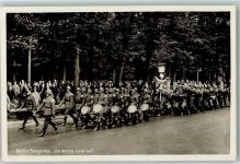 W1000 Berlin Mitte Aufziehen der Wache unter Begleitung eines Wehrmachtsmusikzuges Uniform WK II Foto AK
