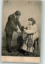 Frau Mann Nähmaschine 1904
