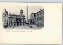 13200 Arles - La Place de la Republique