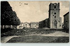 64260 Buzy - Dorfplatz Kirche