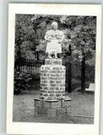 04654 O7233 Frohburg Gebrauchsspuren Skulptur Das Töpfermädchen